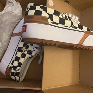 I am selling a pair of platform VANS a woman’s size 8 or a mens 6 1/2 (worn once